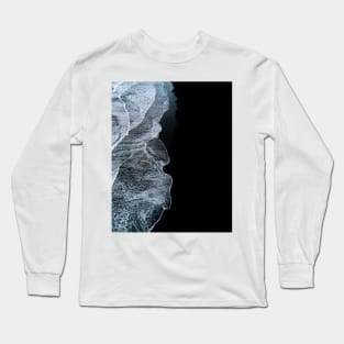 Minimalist waves and black sand beach in Iceland - Landscape Photography Long Sleeve T-Shirt